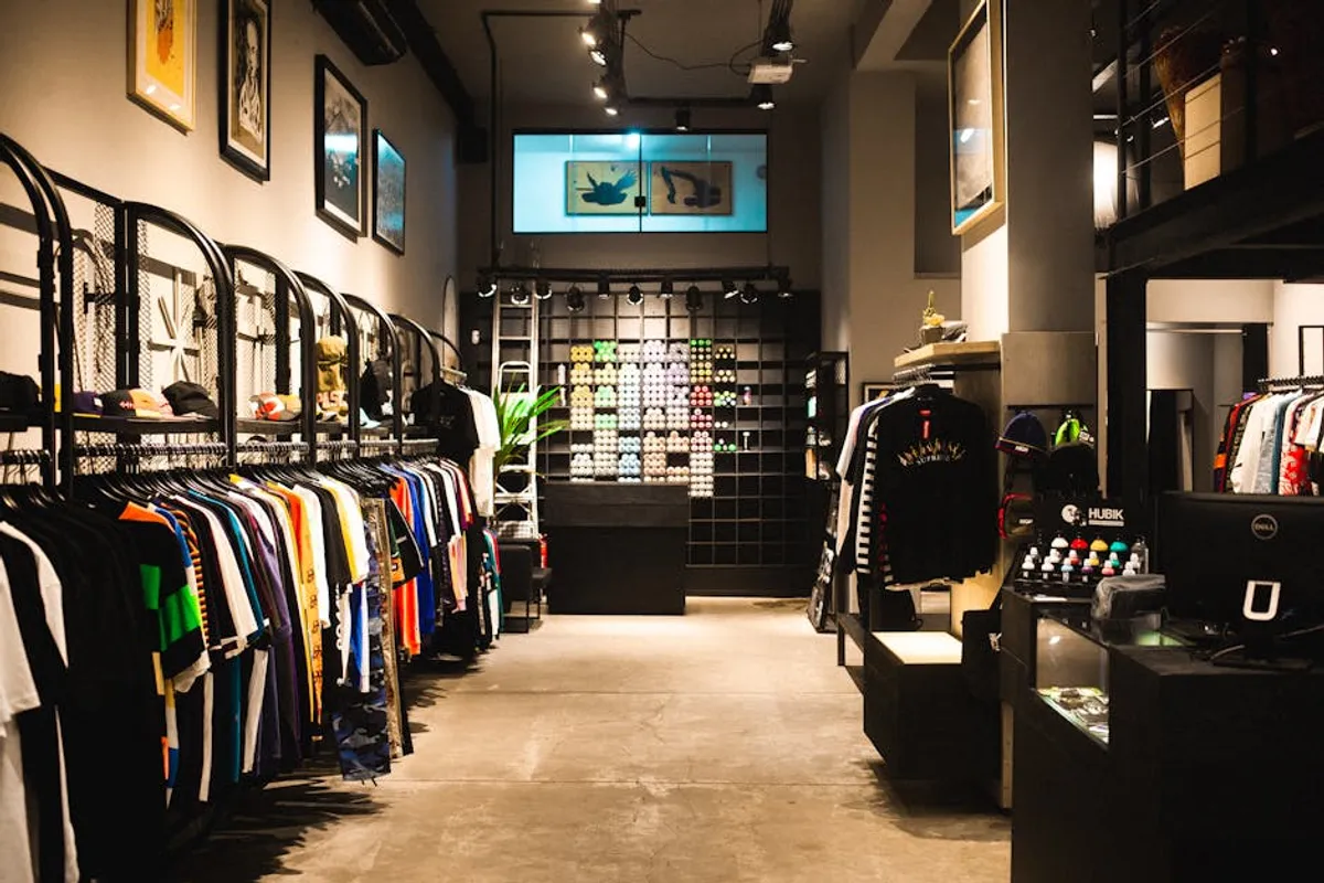 2000s Streetwear Fashion for Men: Key Pieces and Outfit Ideas