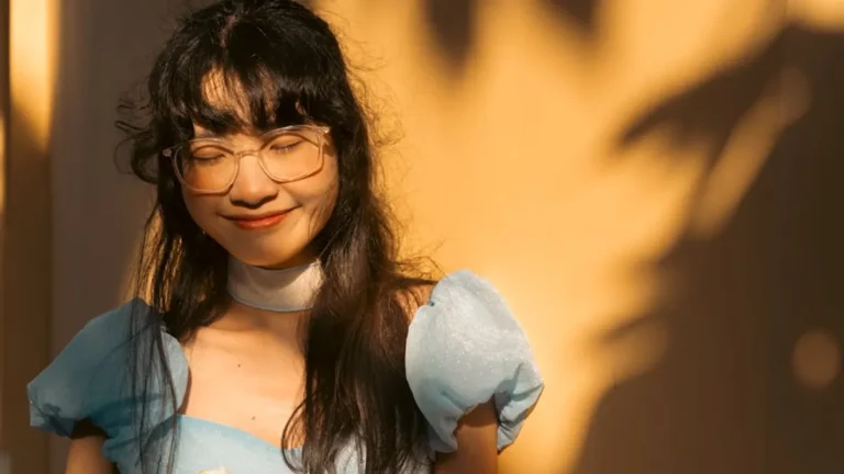 Curtain Bangs: Best Ideas for office outfits