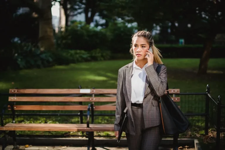 Gigi Hadid Blazer Outfits: Model-Off-Duty Fashion