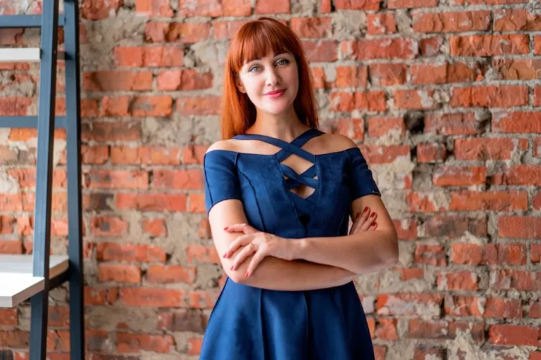 Redhead Actresses: Best Ideas for summer wardrobes