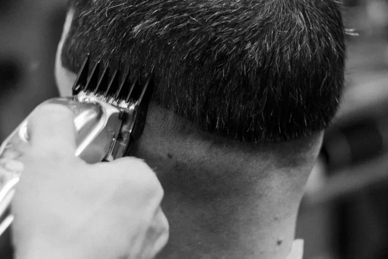 Short Haircuts: Best Ideas for office outfits