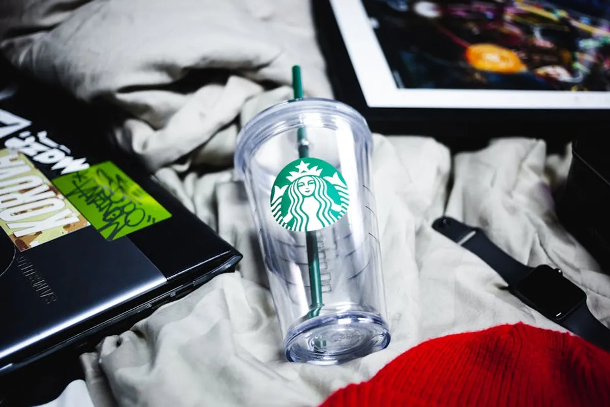 Starbucks Outfit Ideas for Coffee Dates