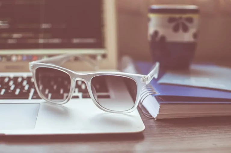 Sunglasses For Small Faces: Best Ideas for office outfits