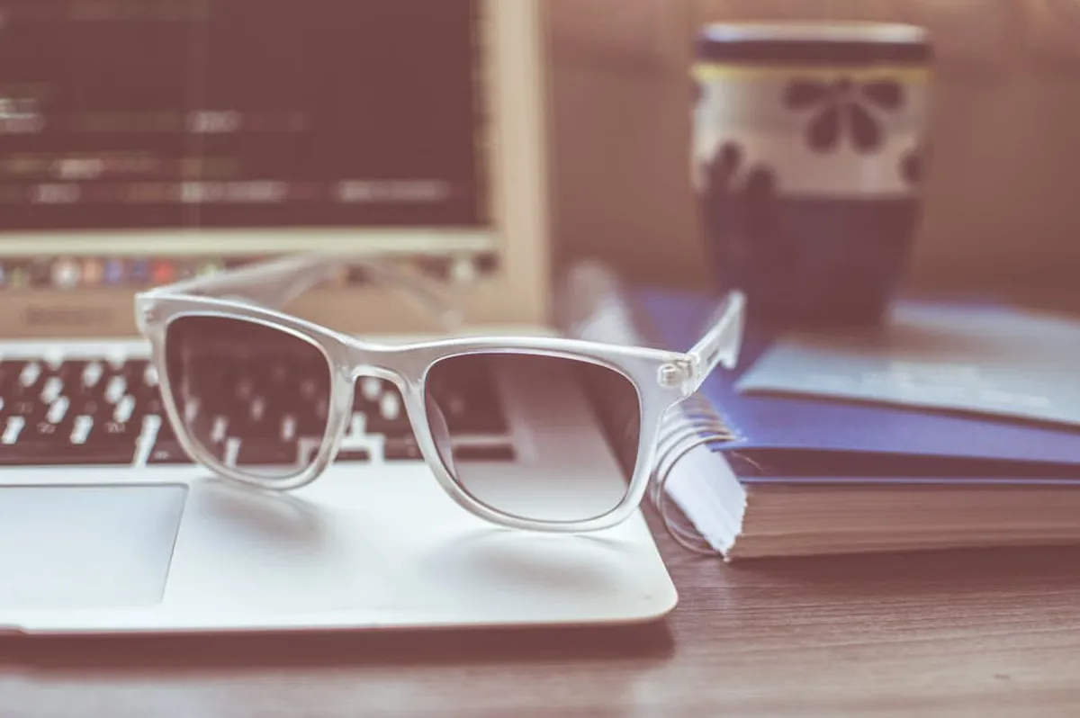 Sunglasses For Small Faces: Best Ideas for office outfits